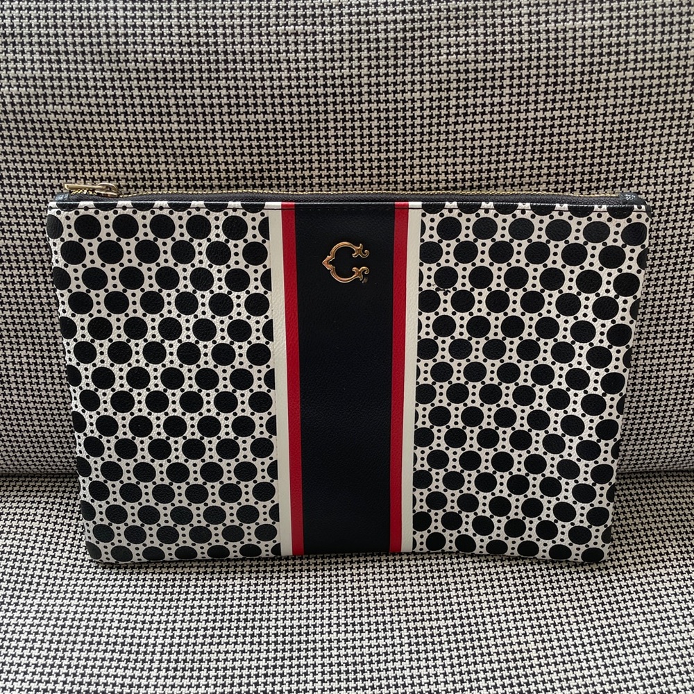 Oversized clutch